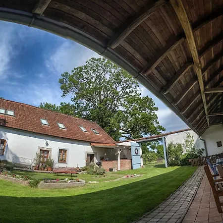 Malíkovský Dvůr * Malikov Nad Nezarkou